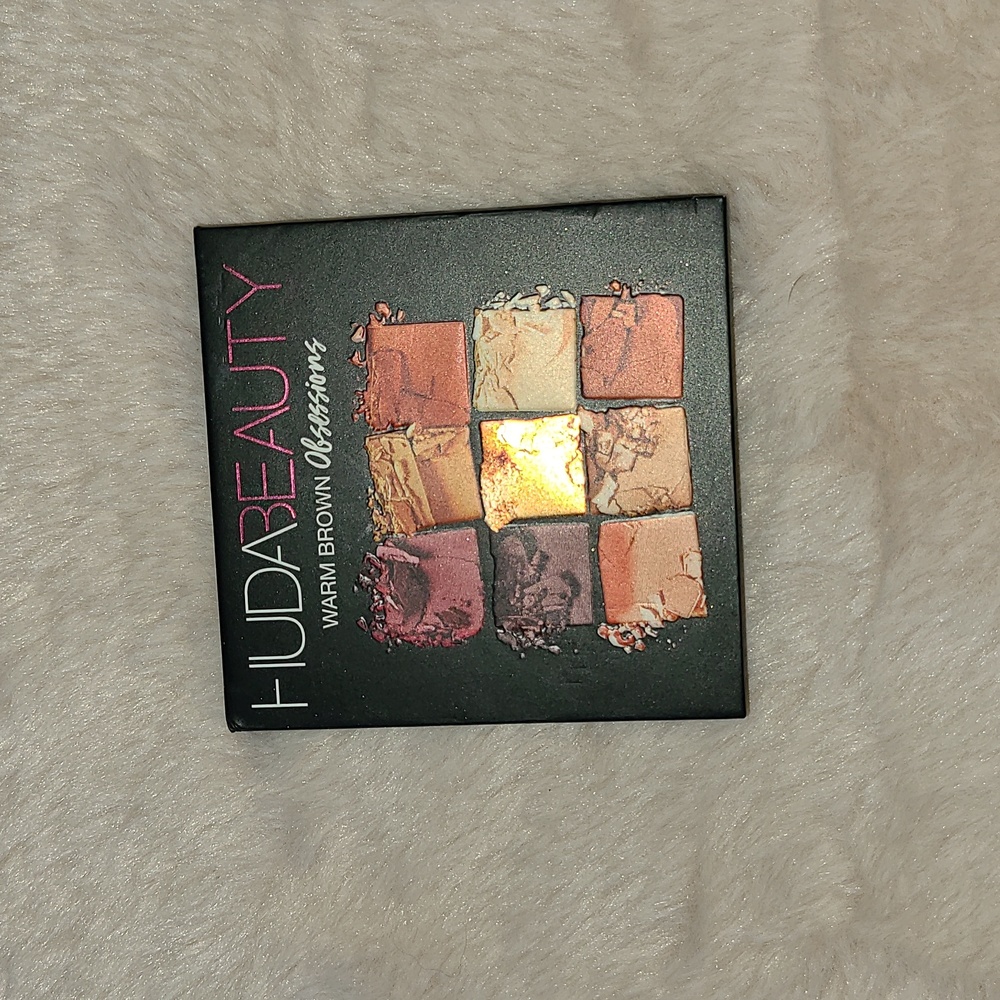 Huda Beauty warm brown Obsession palette